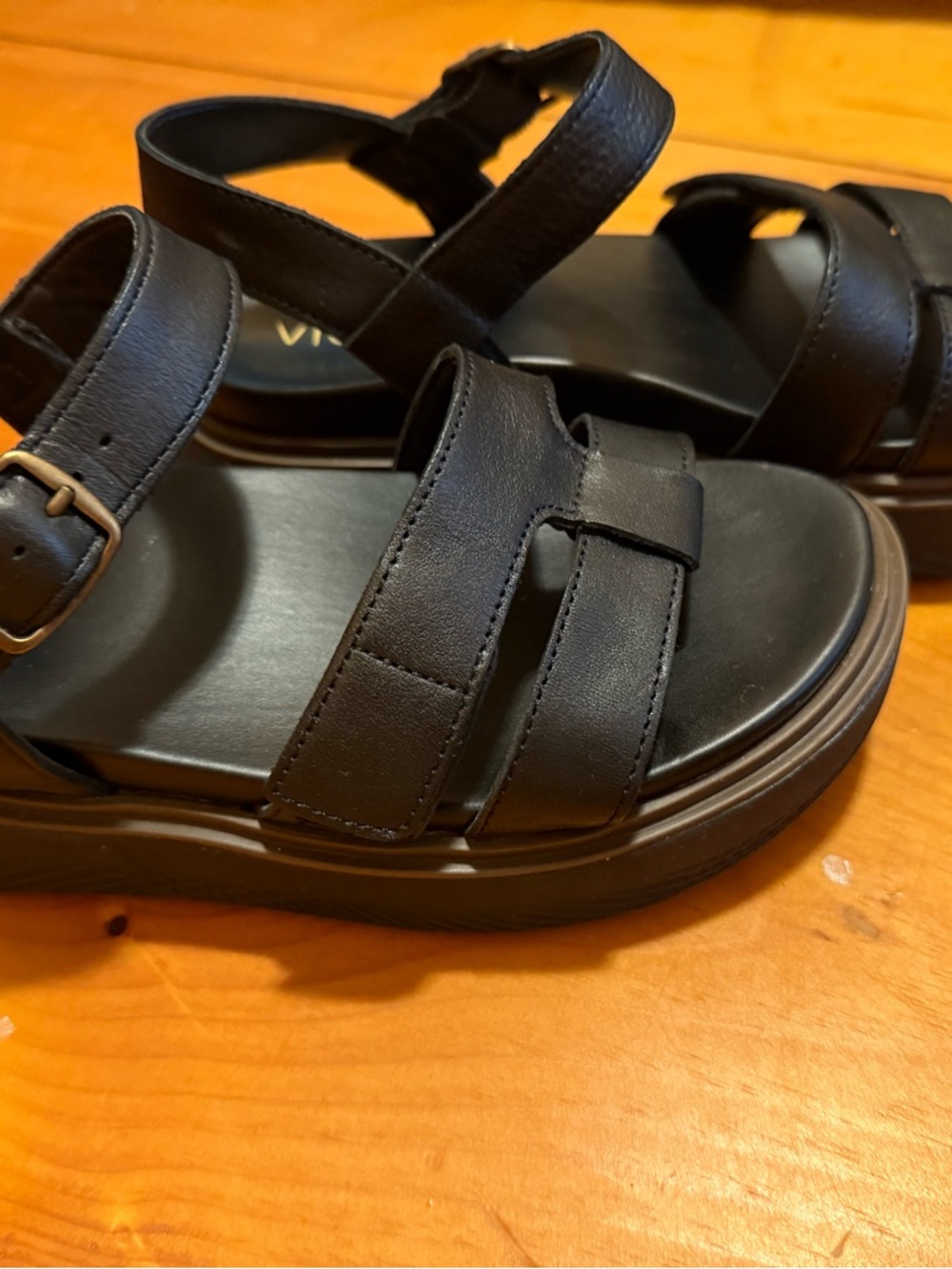 Vionic Black Leather Solana Sandals - Picture 2 of 6